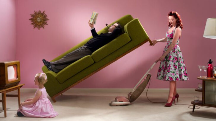 15 Daily Household Tasks Women Were Expected To Complete Before 9am In The 1960s