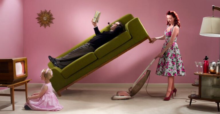 15 Daily Household Tasks Women Were Expected To Complete Before 9am In The 1960s