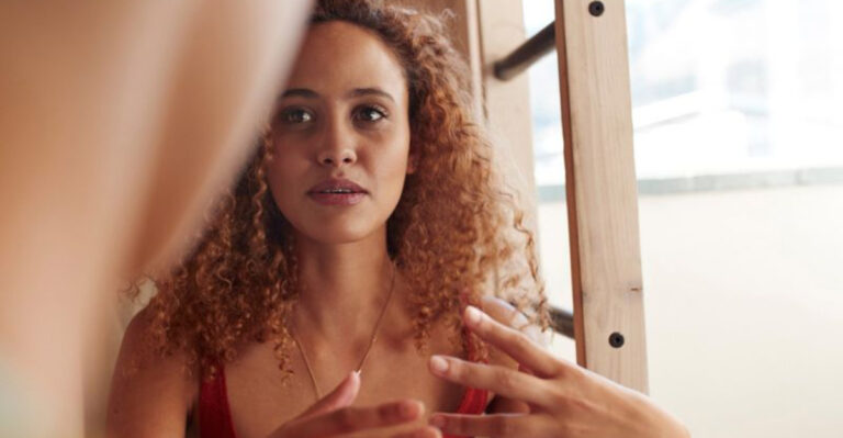 15 Habits That Make Women Appear Try-Hard, Not Classy — And 5 Modern Tweaks That Truly Impress