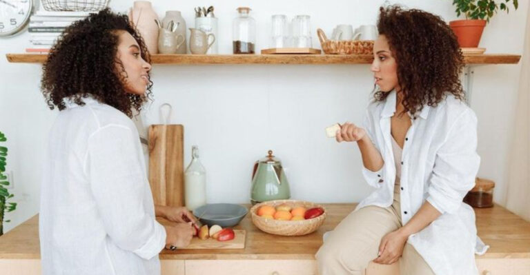 15 Reasons Siblings Grow Apart Through The Years