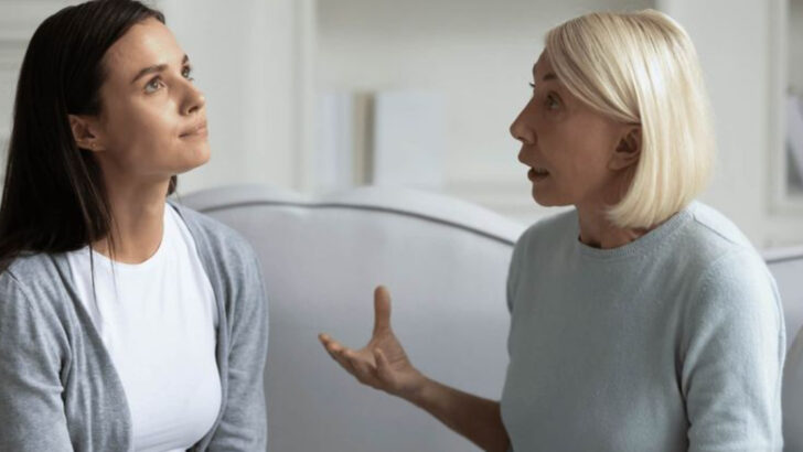 15 Things Mothers Do That Quietly Alienate Their Adult Daughters