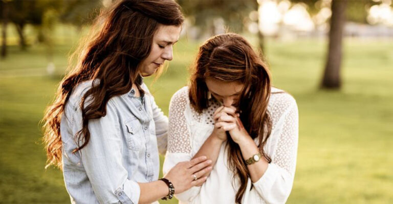 15 Traits of Genuinely Kind People (Plus 3 Habits That Instantly Earn Trust)