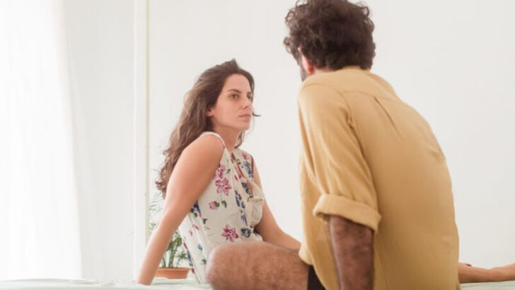 16 Kind Relationship Behaviors That Are Major Red Flags in Disguise