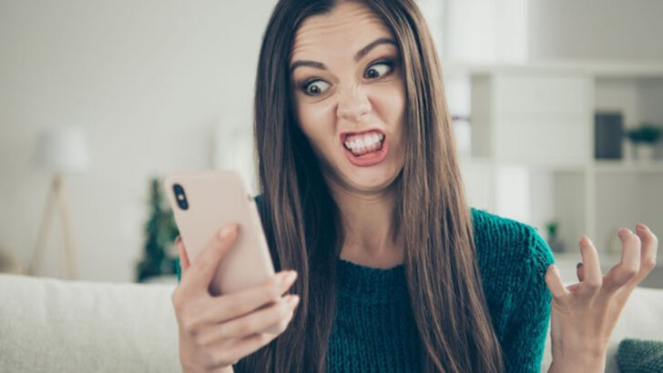 16 Signs You’re Out of Touch with Modern Social Etiquette