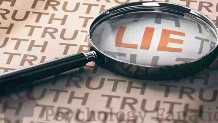 16 Ways How To Spot If Your Partner Is A Compulsive Liar, According To Psychology