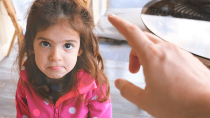 17 Phrases Children Never Forget When Spoken By Their Parents (Even Decades Later)
