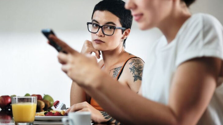 17 Sad Truths About Outgrowing Your Friend Group