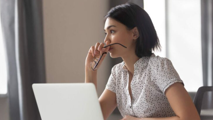 17 Short Phrases That Make You Seem Unprofessional At Work