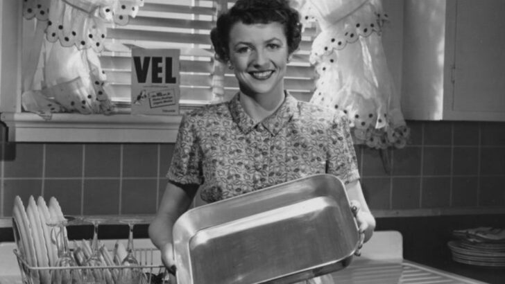 18 Restrictive ’50s Rules That Stopped Women from Having Fun And Would Be Outrageous Today