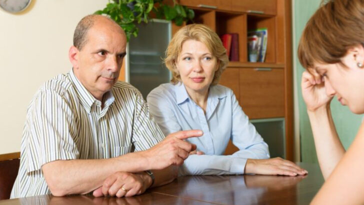 18 Ways To Set Healthy Boundaries With Your Parents