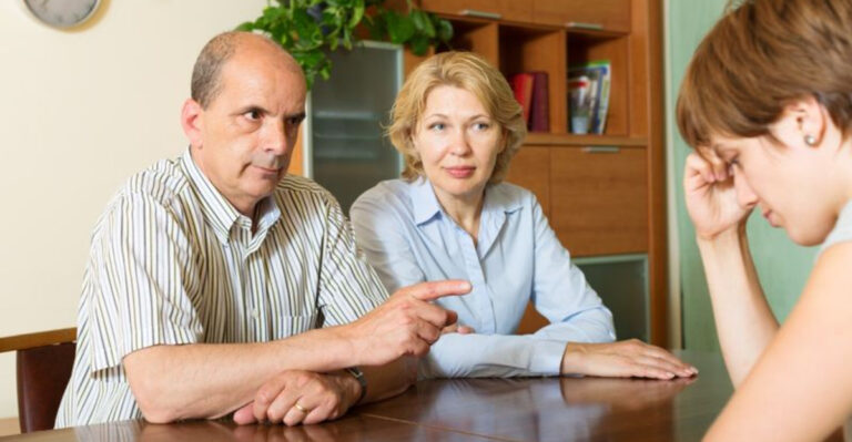 18 Ways To Set Healthy Boundaries With Your Parents