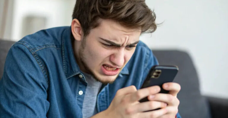 18 Typical Ways a Narcissist Acts When Things Don’t Go Their Way and Behaviors They Always Fall Back On