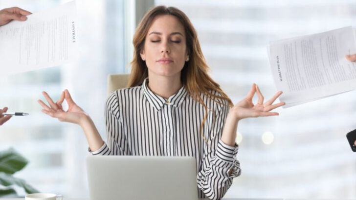 19 Things Unbothered People Do When Life Gets Stressful That Most People Never Think To Try