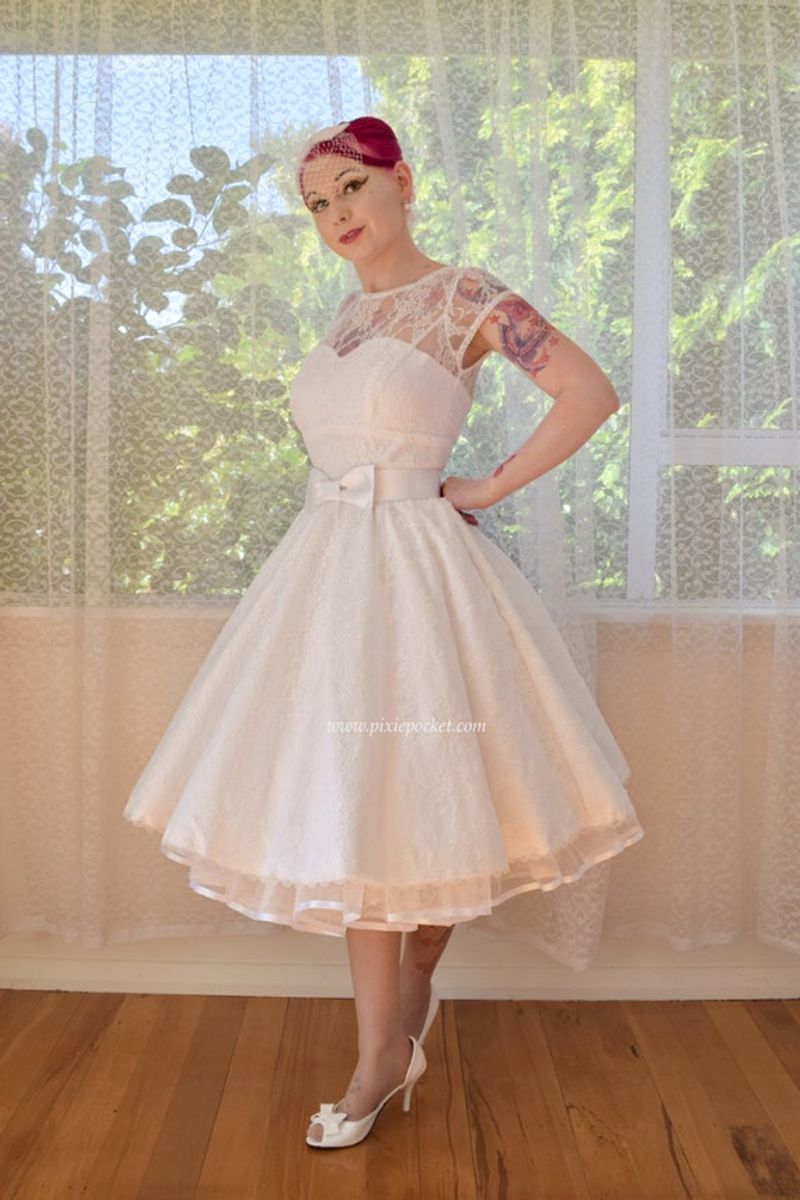 1950s Cinched Waists and Full Skirts