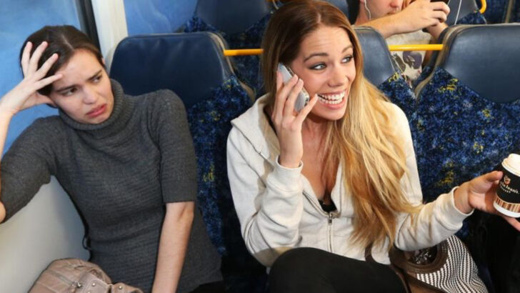 20 Habits That Scream “Poor Manners” Without Saying a Word