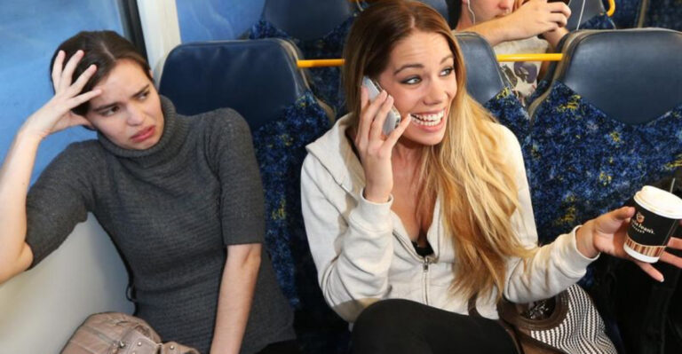 20 Habits That Scream “Poor Manners” Without Saying a Word