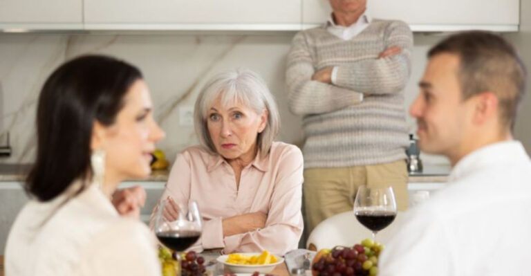 20 Honest Reasons Why Your Boyfriend Won’t Introduce You To His Family