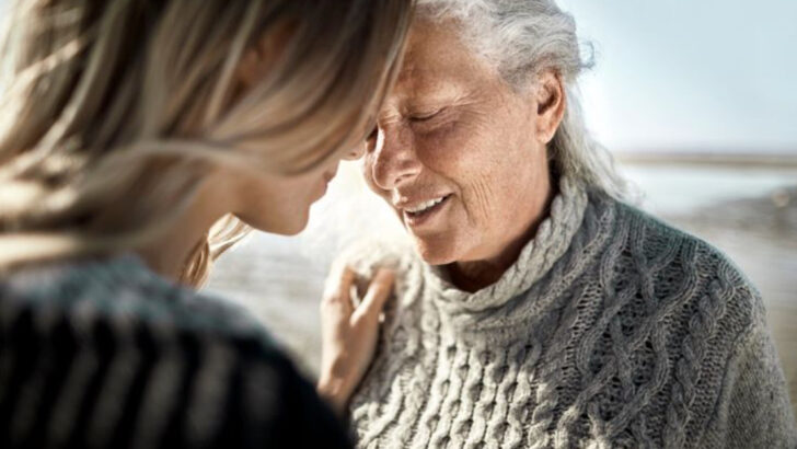 20 Little Gestures That Mean the Most to Moms After the Kids Are Grown