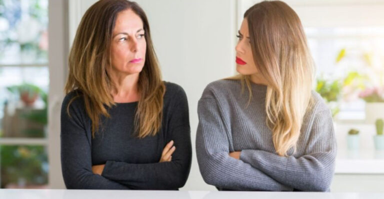 20 Phrases Toxic Moms Repeat And Their Invisible Effects