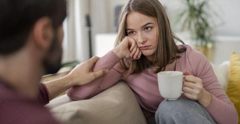 22 Things Most Men Do That Slowly Make Women Lose Interest