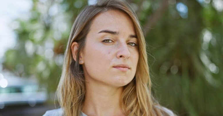 34 Surprising Signs You Might Be an Echoist — The Total Opposite of a Narcissist