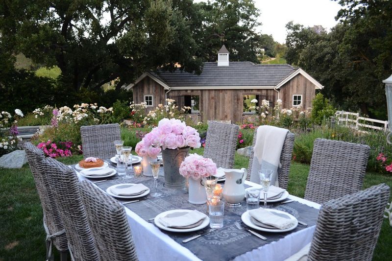 Plan a Backyard Candlelight Dinner