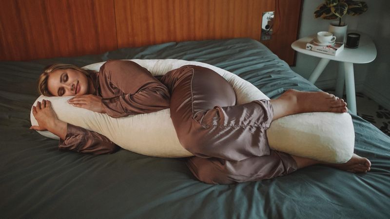 Yana 360° Body Pillow