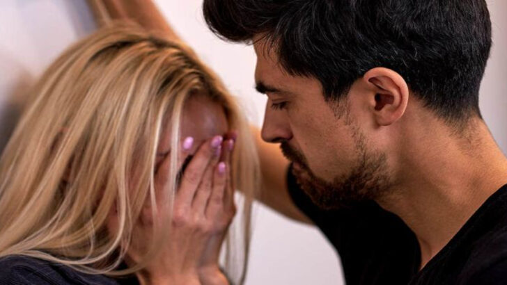 17 Toxic Behaviors Couples Confuse With Love