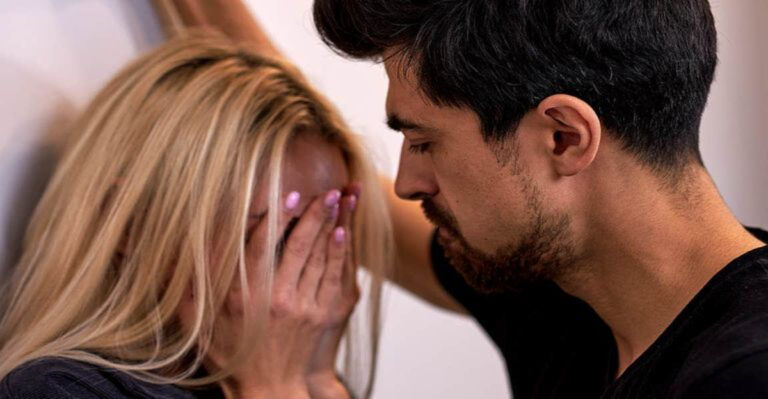 17 Toxic Behaviors Couples Confuse With Love