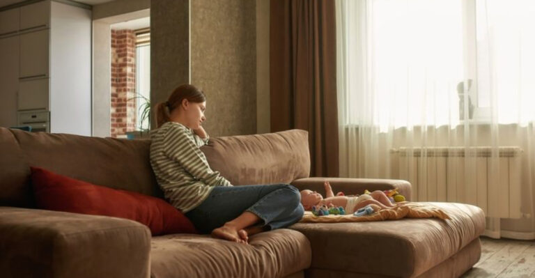 I Quit My Job to Stay Home With My Kids—Here Are 15 Reasons It Became the Loneliest Time of My Life