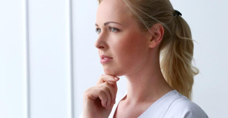 It Hurts, But I Have To End It: 18 Ways To Let Go Of Someone Who Doesn’t Value Me