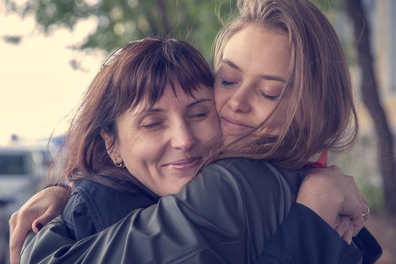 It forces women to consider their relationships with their own moms