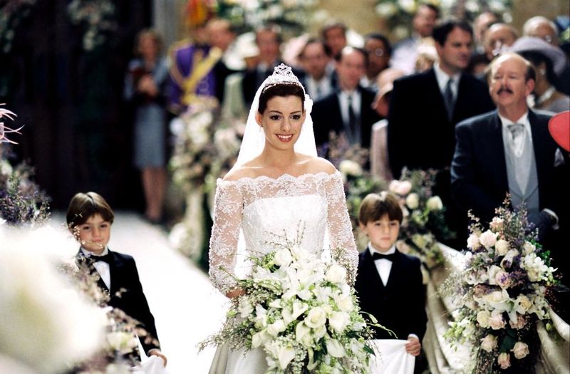 Anne Hathaway in Bride Wars (2009)