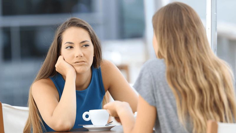 Hablar por encima de los demás