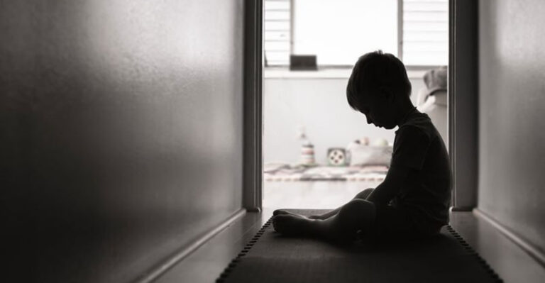 People Who Feel Deeply Unwanted As Adults Usually Had These 15 Childhood Experiences