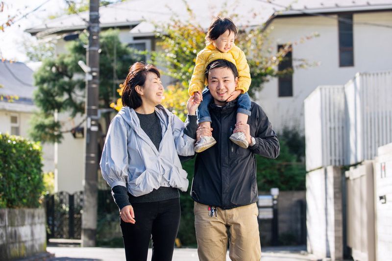 Group-focused parenting over individual child attention