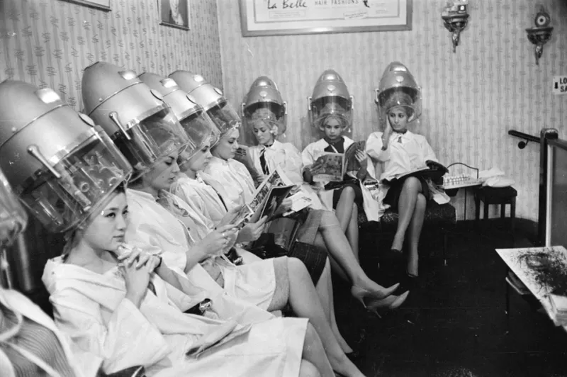 Salon Confessional Hours