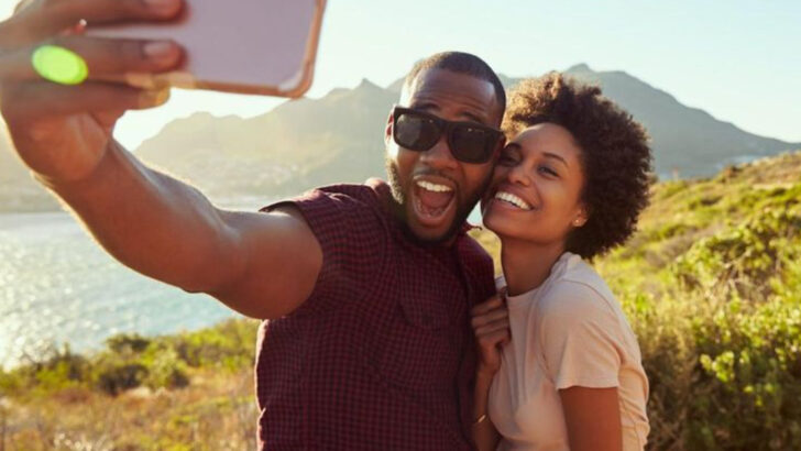 ‘What Are We?’: Your Ultimate Guide To Situationships (And 16 Reasons They’re Everywhere)