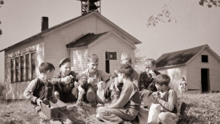 15 Important Societal Rules All Boomers Grew Up With
