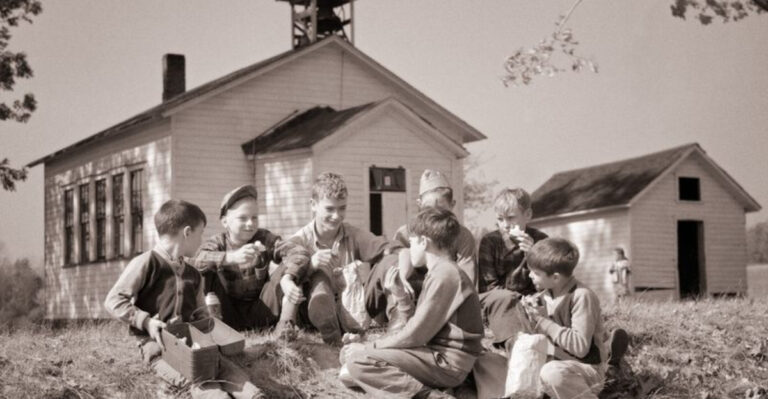 15 Important Societal Rules All Boomers Grew Up With