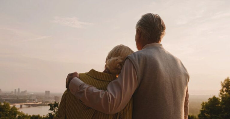 15 Reasons Why Many Couples Truly Fall In Love After 50, According To Psychologists