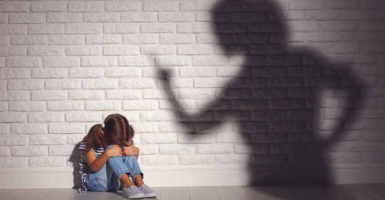 15 Signs Your Mom Or Dad Is A Narcissist