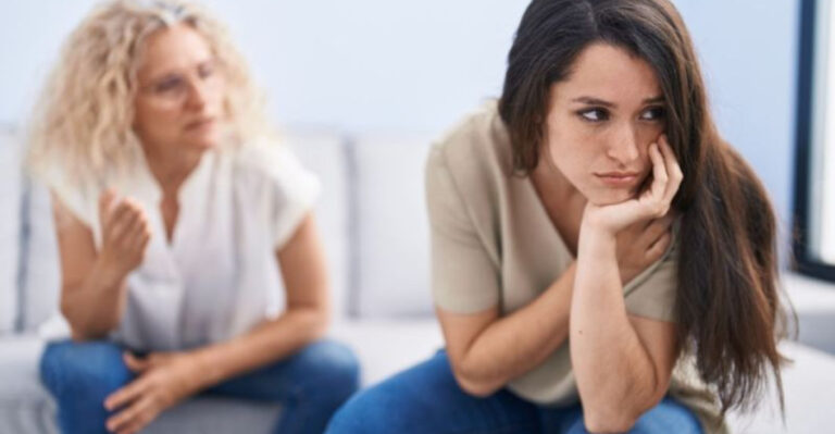 15 Signs Your Mom Or Dad Is Toxic