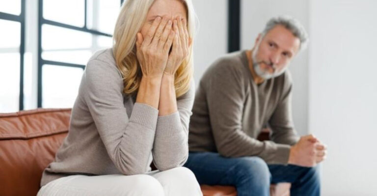 15 Signs a Woman No Longer Loves You and Might Be Thinking About Ending the Relationship