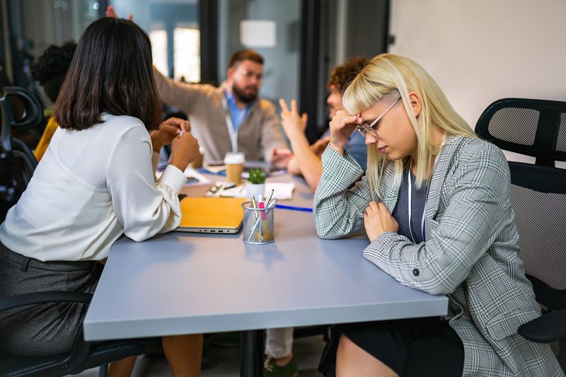 Loud Bragging: When Confidence Turns Cringe