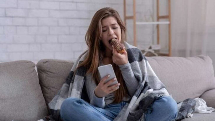 15 Things That Instantly Make Someone Look Low Class, According to Psychology