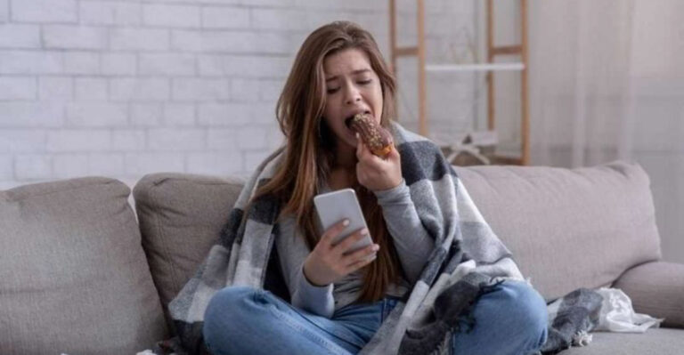 15 Things That Instantly Make Someone Look Low Class, According to Psychology