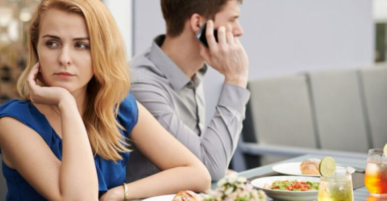 15 Thoughts That Prevent You From Moving Forward In A Relationship, According To Psychologists