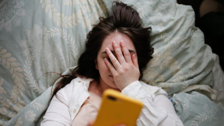16 Clues Your Friend Is A Manipulator (And You Still Can’t Let Go)