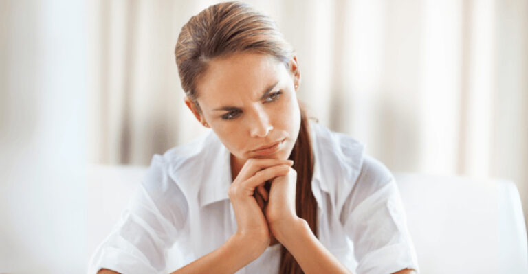 16 Emotional “Red Flags” People Still Ignore Every Day